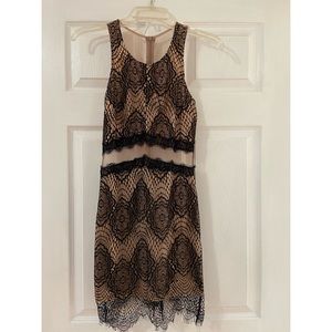 Black and Beige Meshed adress